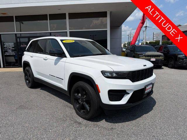 2023 Jeep Grand Cherokee Altitude 4x4 2023 Jeep Grand Cherokee Altitude 4x4