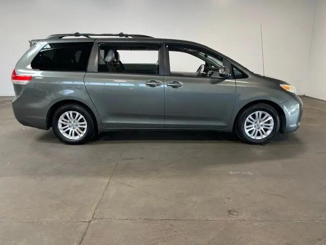 2011 Toyota Sienna XLE V6