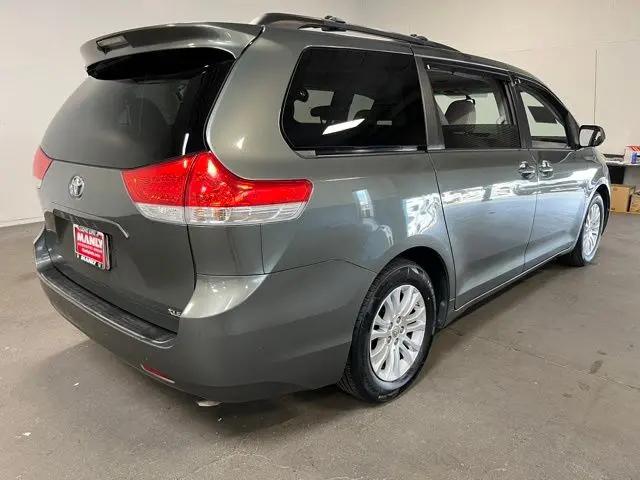2011 Toyota Sienna XLE V6