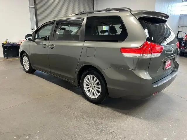 2011 Toyota Sienna XLE V6