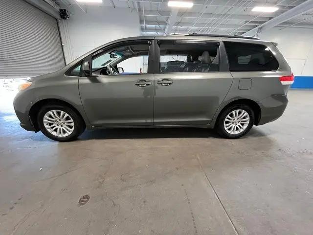 2011 Toyota Sienna XLE V6