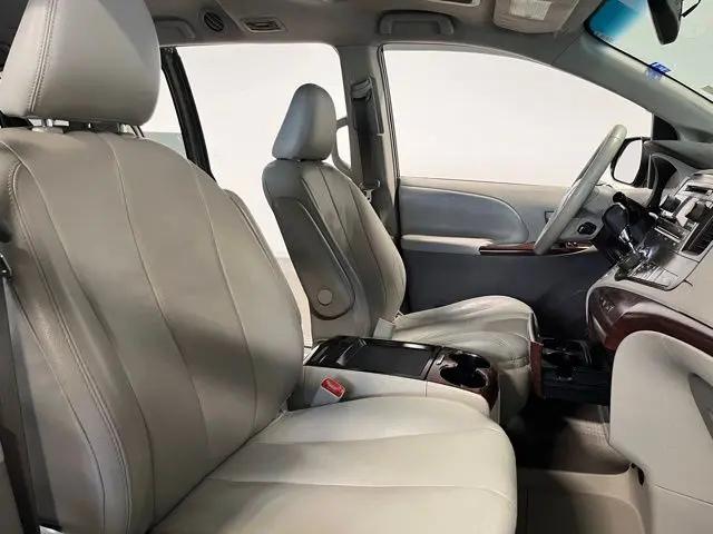 2011 Toyota Sienna XLE V6