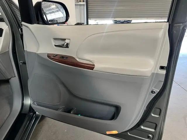 2011 Toyota Sienna XLE V6