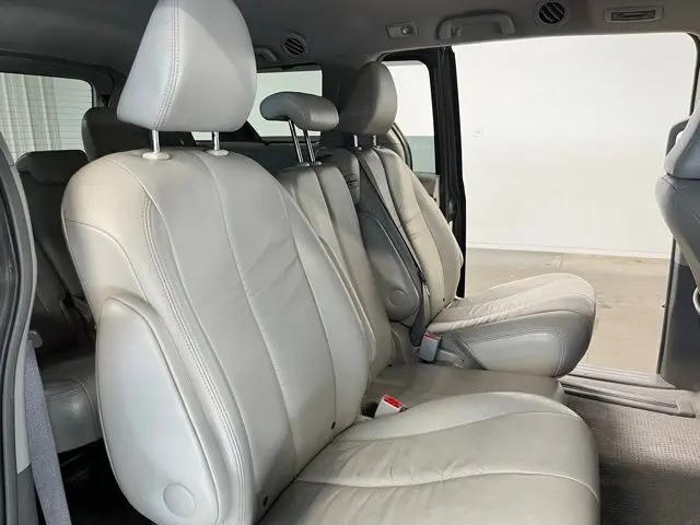 2011 Toyota Sienna XLE V6