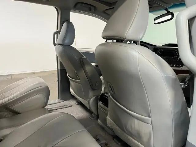2011 Toyota Sienna XLE V6