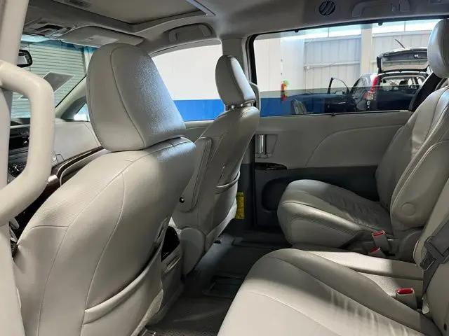 2011 Toyota Sienna XLE V6