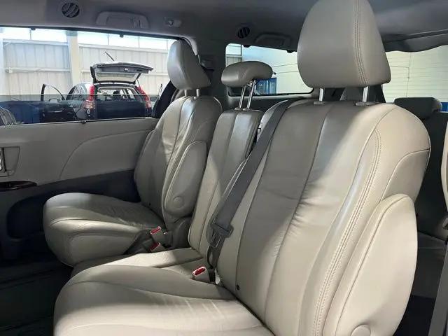 2011 Toyota Sienna XLE V6