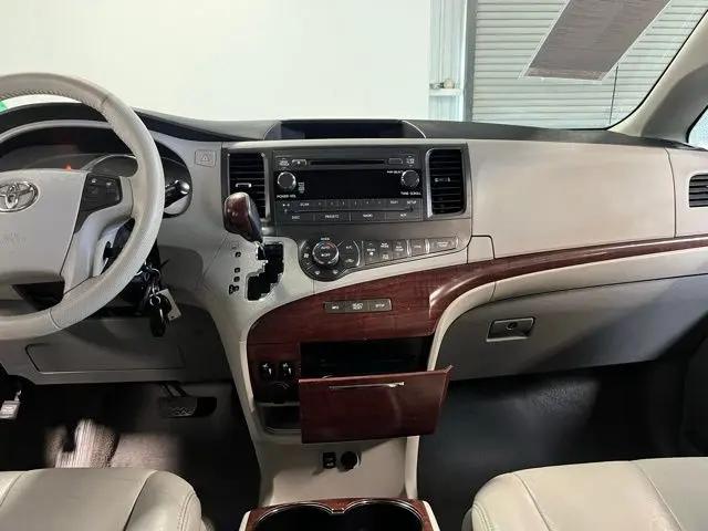 2011 Toyota Sienna XLE V6