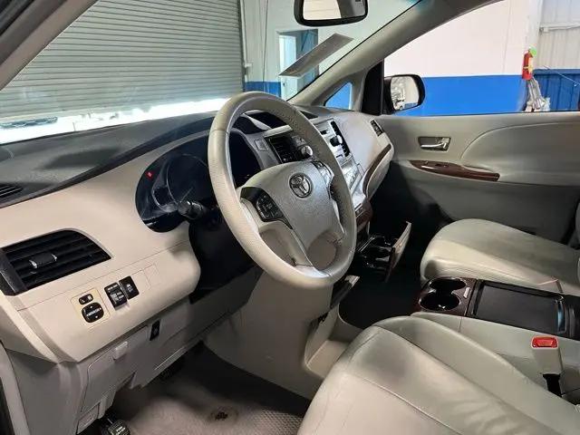 2011 Toyota Sienna XLE V6