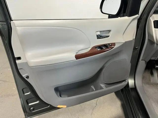 2011 Toyota Sienna XLE V6