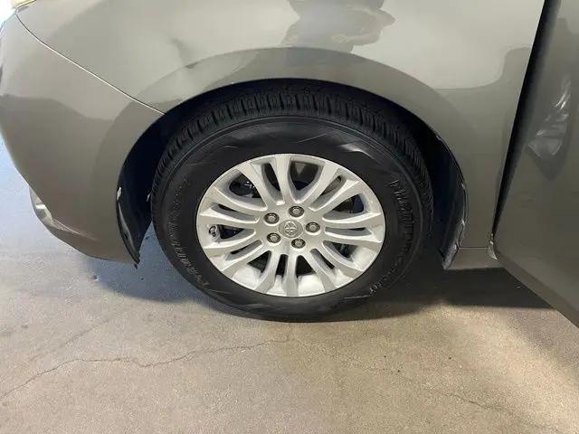2011 Toyota Sienna XLE V6
