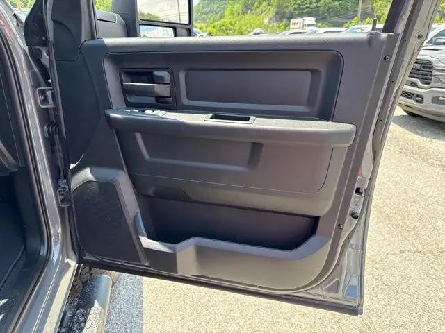 2026 Ram 2500 Black Express Crew Cab 4x4 64 Box
