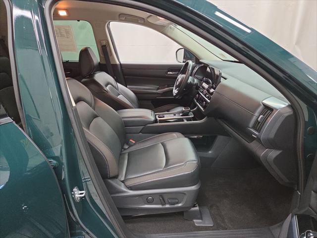 2023 Nissan Pathfinder SL 4WD