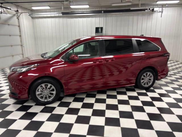 2023 Toyota Sienna LE for sale in ROCHESTER, MN