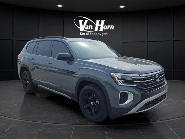 2024 Volkswagen Atlas 2.0T Peak Edition SE w/Technology for sale in Sheboygan, WI