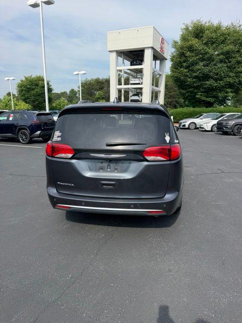 2020 Chrysler Pacifica Touring L