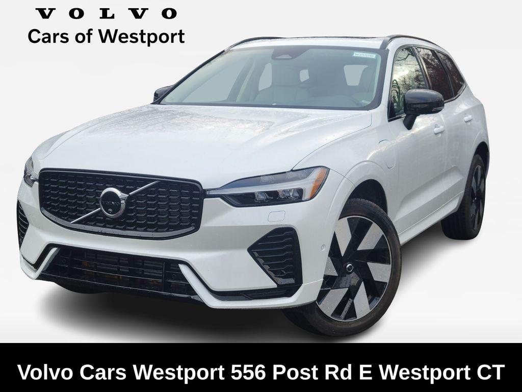2025 Volvo XC60 T8 Plus Dark AWD's photo