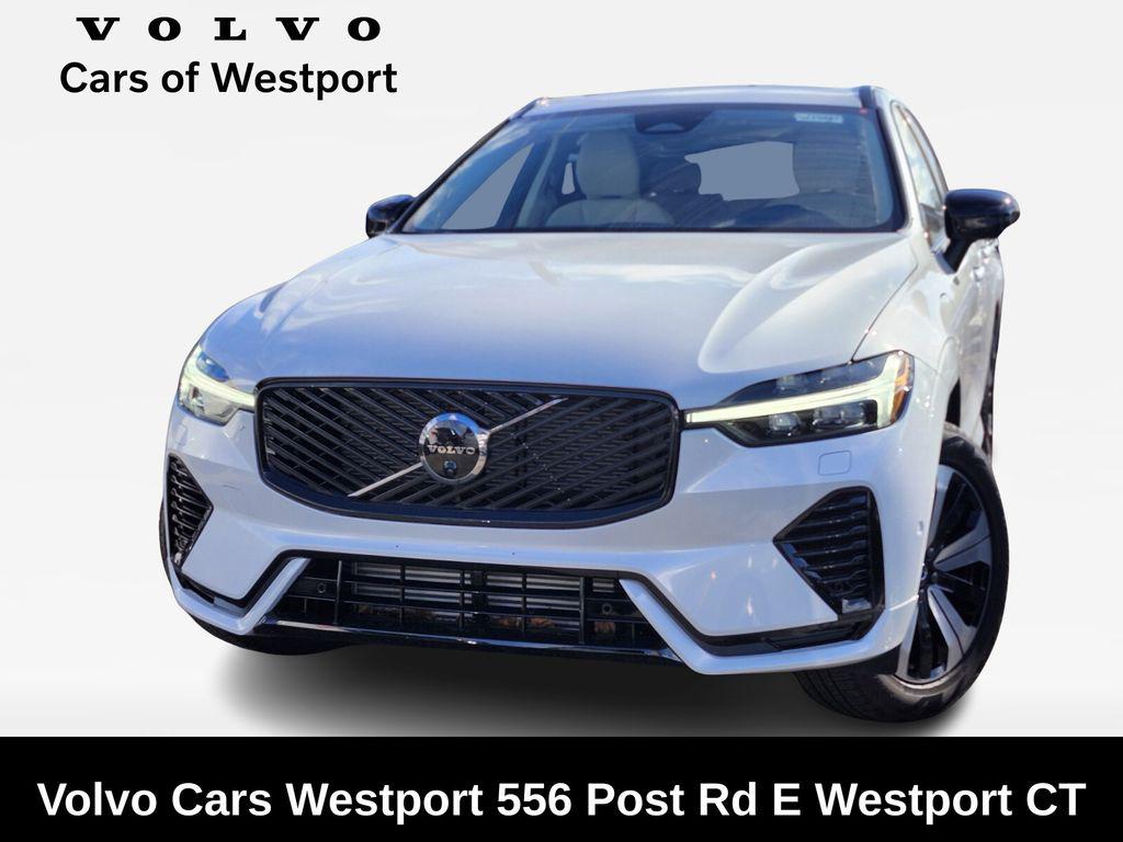 2025 Volvo XC60 T8 Plus Dark AWD's photo