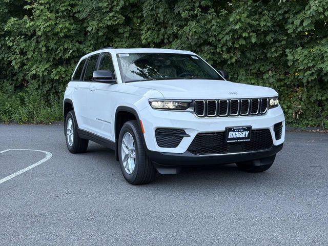 2026 Jeep Grand Cherokee GRAND CHEROKEE LAREDO X 4X4