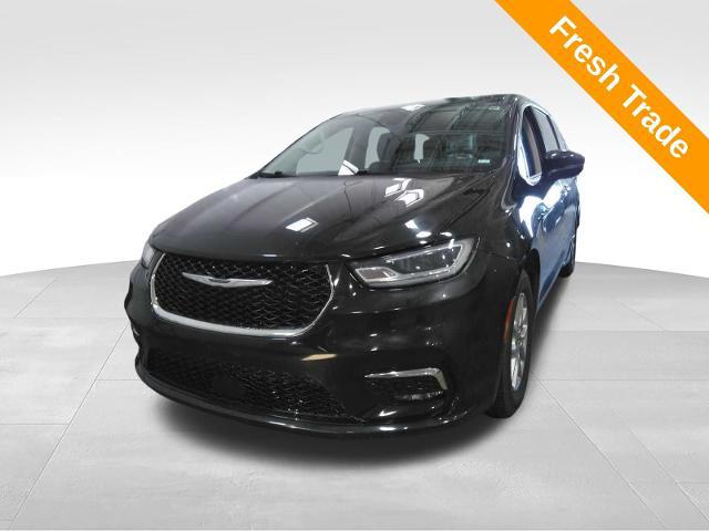 2023 Chrysler Pacifica Touring L for sale in Bloomington, MN