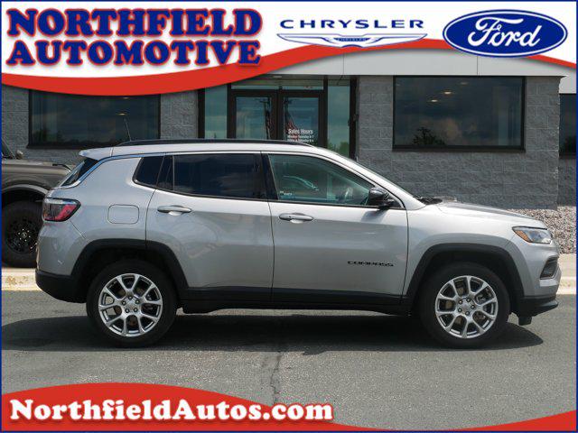 2022 Jeep Compass Latitude Lux 4x4 for sale in Northfield, MN