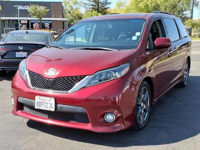 2017 Toyota Sienna SE 8 Passenger