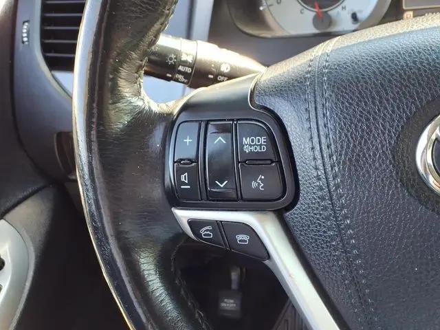 2017 Toyota Sienna SE 8 Passenger