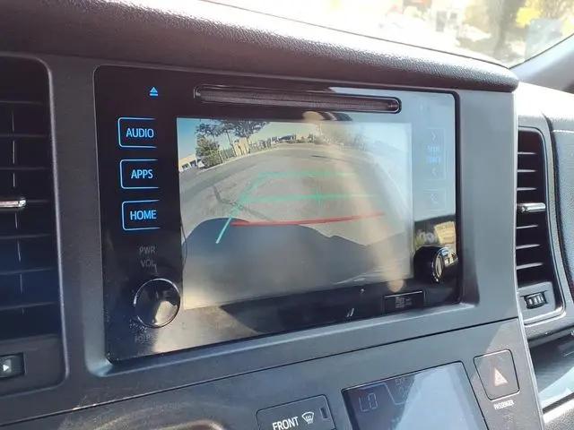2017 Toyota Sienna SE 8 Passenger