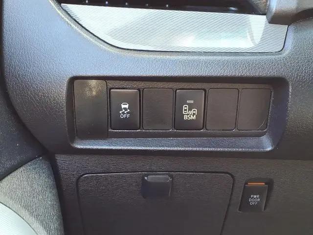 2017 Toyota Sienna SE 8 Passenger