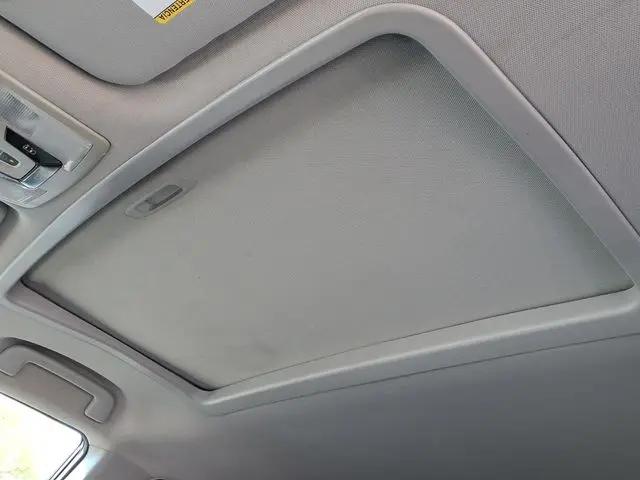2017 Toyota Sienna SE 8 Passenger