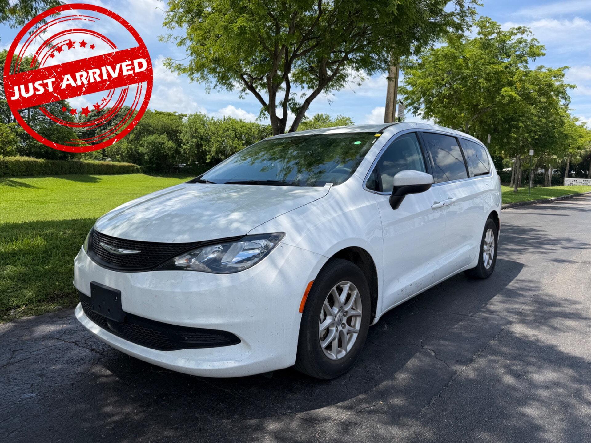 Bright White Clearcoat 2023 Chrysler Voyager LX FWD Minivan Front-Wheel Drive Automatic