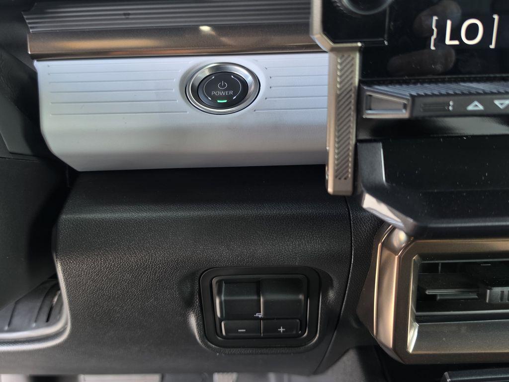 2025 GMC HUMMER EV 2X - Photo 30
