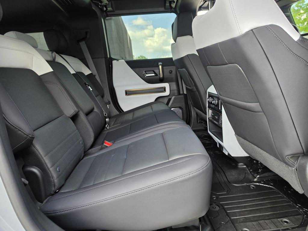 2025 GMC HUMMER EV 2X - Photo 37