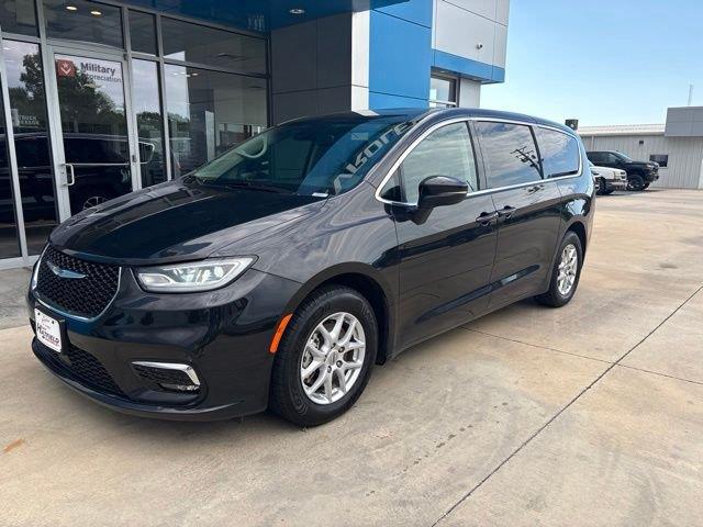 2023 Chrysler Pacifica Touring L for sale in Columbus, KS