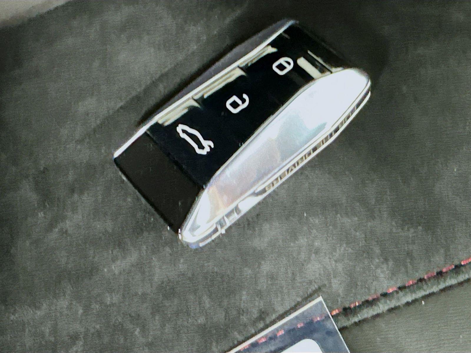 2026 Lotus Emira - Photo 39