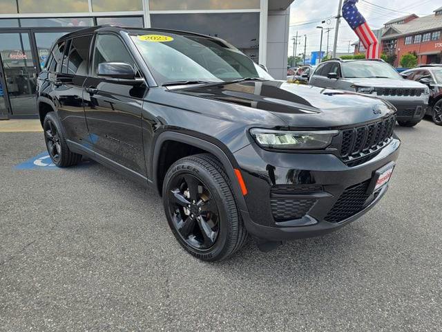 2023 Jeep Grand Cherokee Altitude 4x4 2023 Jeep Grand Cherokee Altitude 4x4