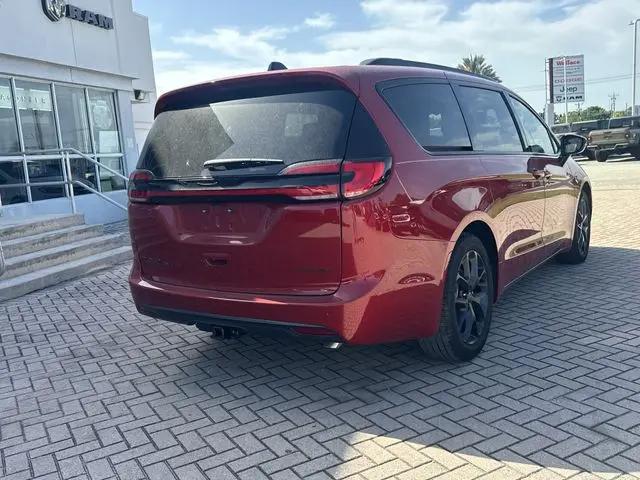 2027 Chrysler Pacifica Limited