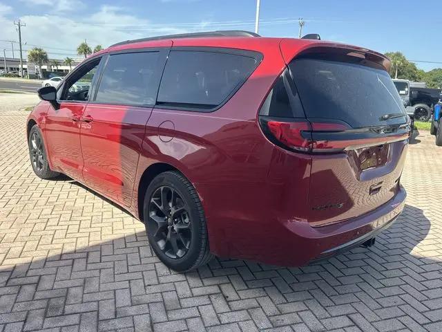2027 Chrysler Pacifica Limited