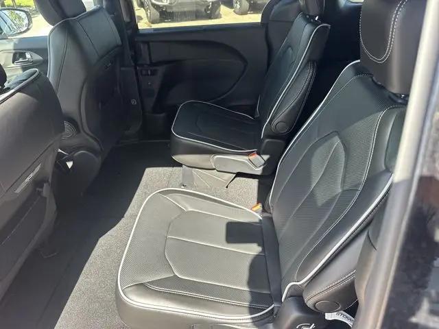 2027 Chrysler Pacifica Limited