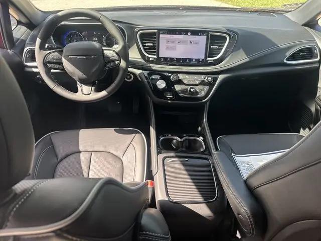 2027 Chrysler Pacifica Limited