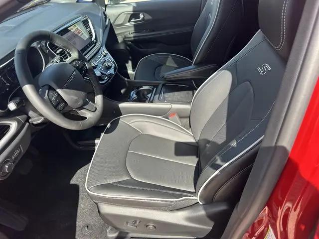 2027 Chrysler Pacifica Limited