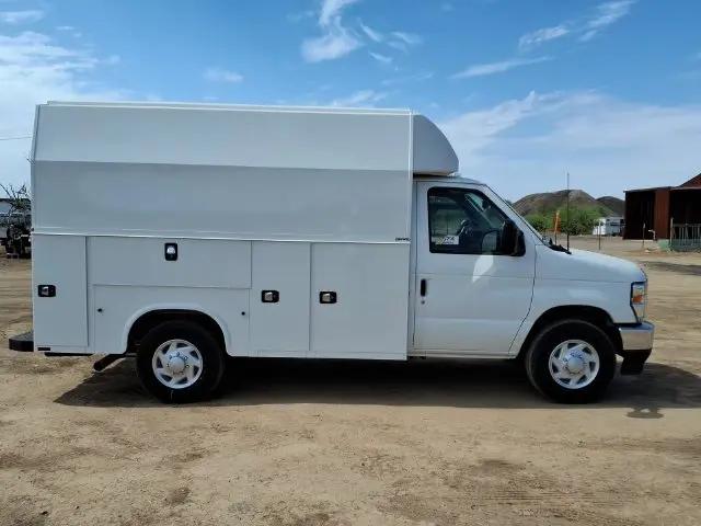 2027 Ford E-350 Cutaway E-350