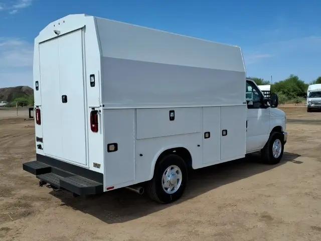 2027 Ford E-350 Cutaway E-350