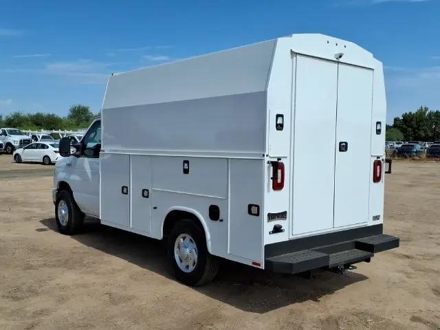 2027 Ford E-350 Cutaway E-350