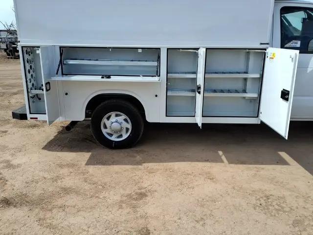 2027 Ford E-350 Cutaway E-350