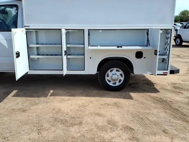 2027 Ford E-350 Cutaway E-350