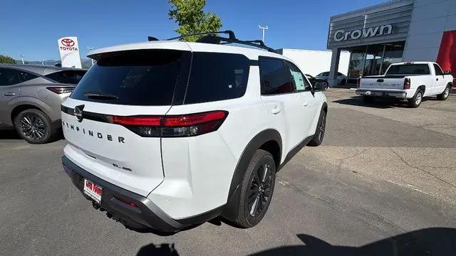 2026 Nissan Pathfinder SL