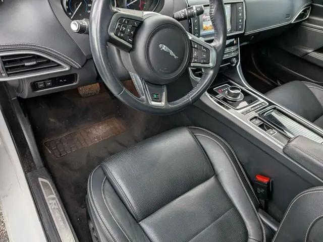 2018 Jaguar XE 25t R-Sport