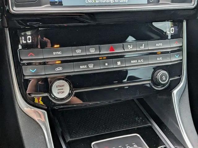 2018 Jaguar XE 25t R-Sport