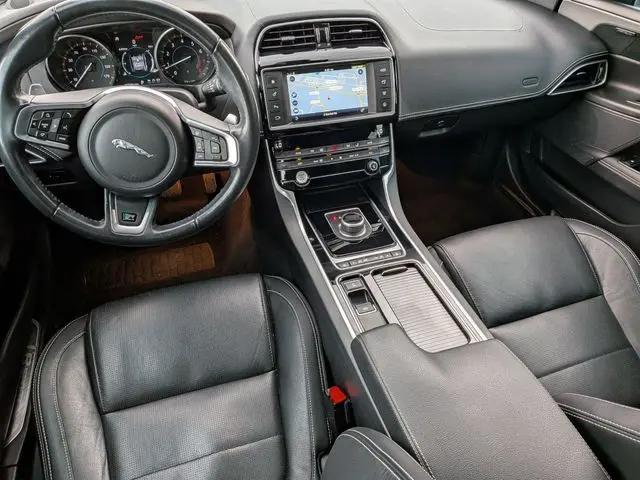 2018 Jaguar XE 25t R-Sport